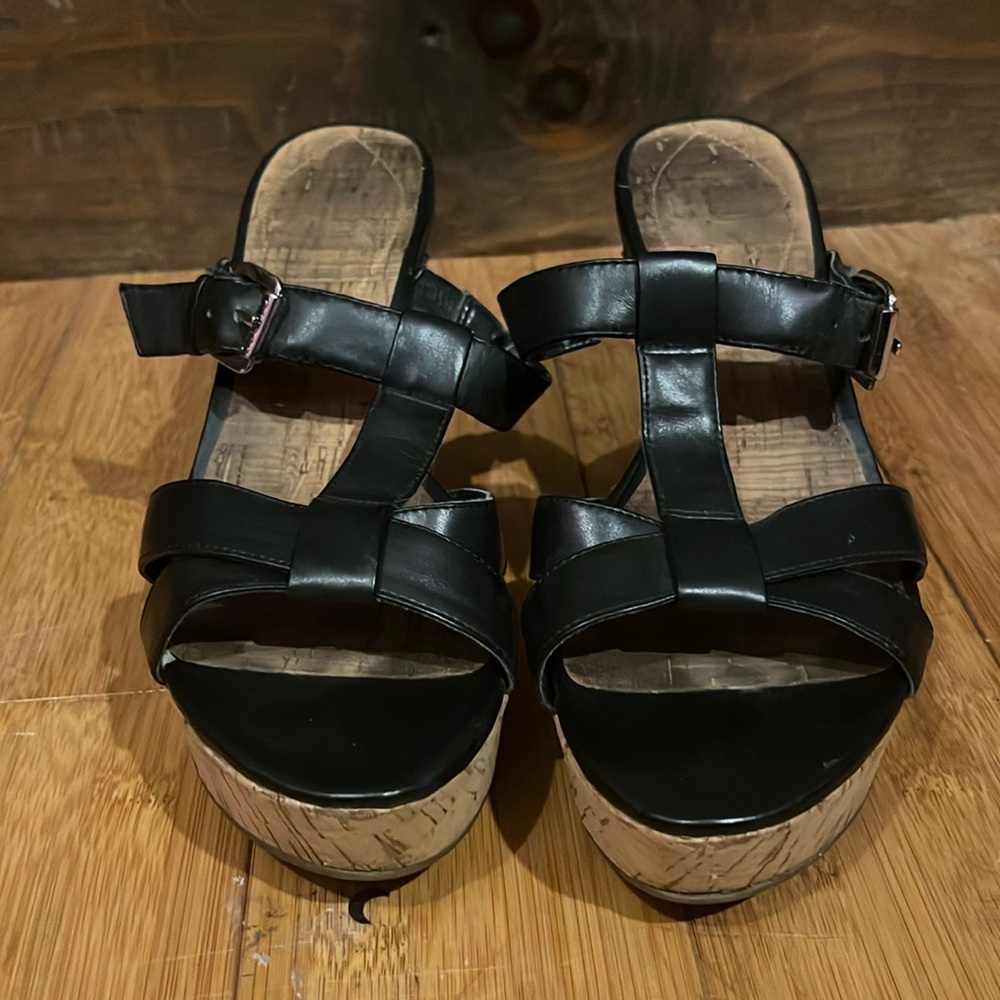 Like new black and brown sandals